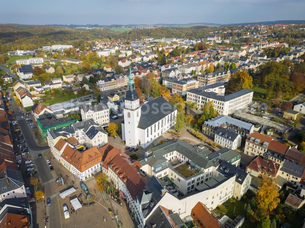 Aerial image Frankenberg/Sa. - Autumnal colored vegetation view of the St. Aegidien Church, city center in the inner city area in Frankenberg/Sa. in the federal state of Saxony, Germany