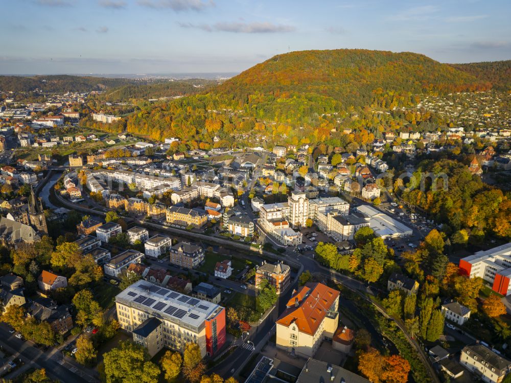 Aerial photograph Freital - Autumnal discolored vegetation view the city center in the downtown area in Freital in the state Saxony, Germany