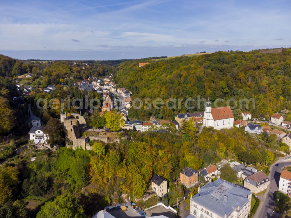 Aerial photograph Tharandt - Autumnal colored vegetation view with castle ruins and church in Tharandt in the state of Saxony, Germany