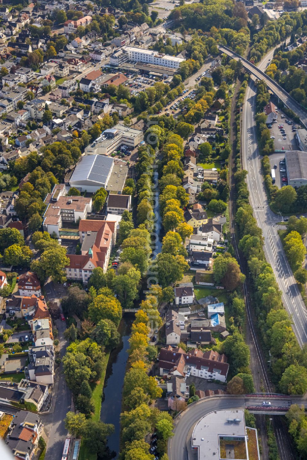 Menden (Sauerland) from the bird's eye view: Autumnal discolored vegetation view riparian zones on the course of the river of Hoenne in Menden (Sauerland) at Sauerland in the state North Rhine-Westphalia, Germany