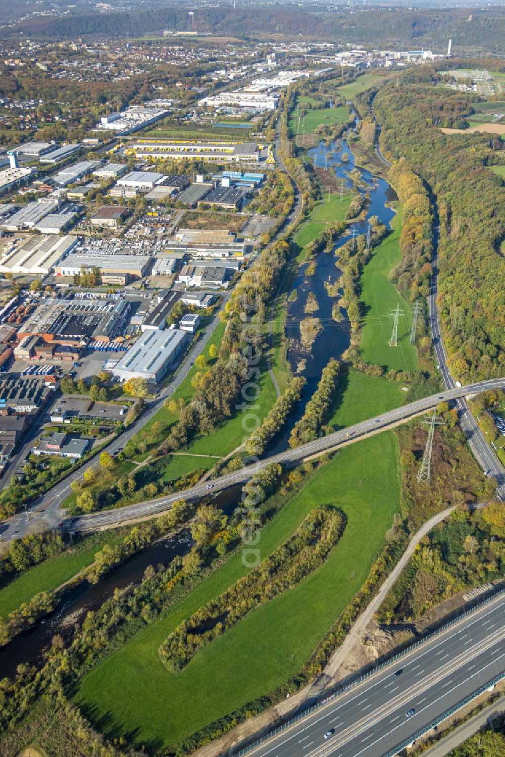 Aerial image Hagen - Autumnal discolored vegetation view riparian zones on the course of the river of Lenne in Hagen at Ruhrgebiet in the state North Rhine-Westphalia, Germany