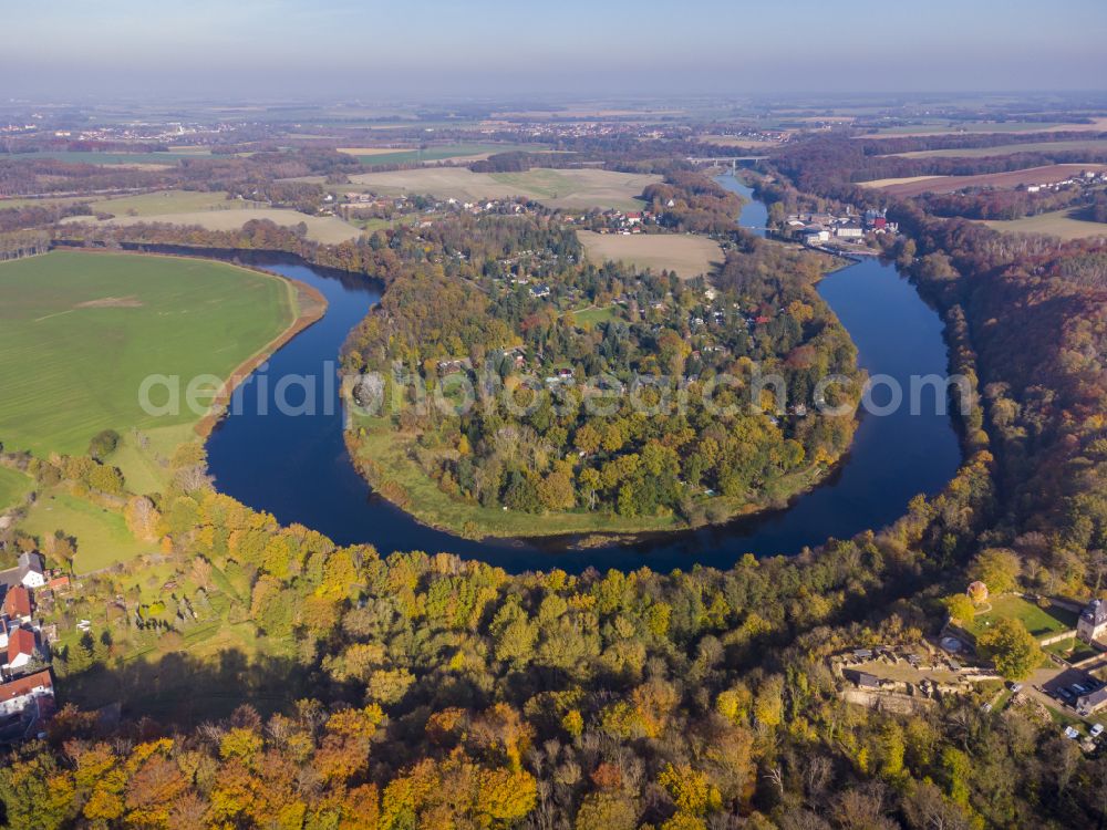 Bahren from above - Autumnal discolored vegetation view curved loop of the riparian zones on the course of the river Muldebogen on street Loreleystrasse in Bahren in the state Saxony, Germany