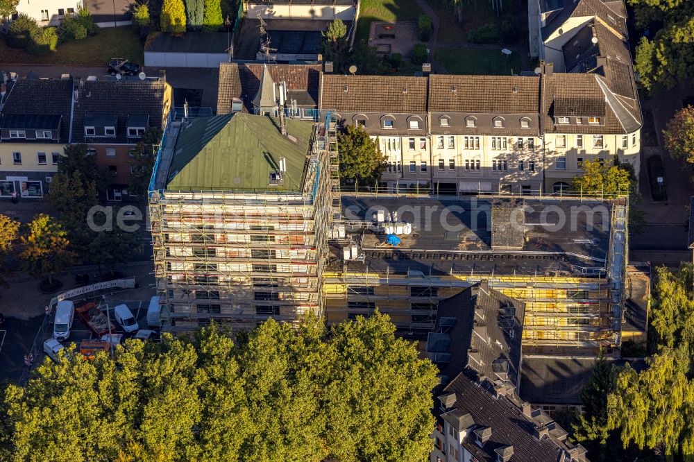 Herne from above - Autumnal discolored vegetation view construction site on Bunker building complex made of concrete and steel Hochbunker Mont-Cenis in Herne in the state North Rhine-Westphalia, Germany