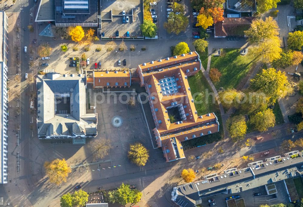 Gladbeck from above - Autumnal discolored vegetation view administrative building of the State Authority of the citizen office on Willy-Brandt-Platz - Bottroper Strasse in Gladbeck at Ruhrgebiet in the state North Rhine-Westphalia, Germany