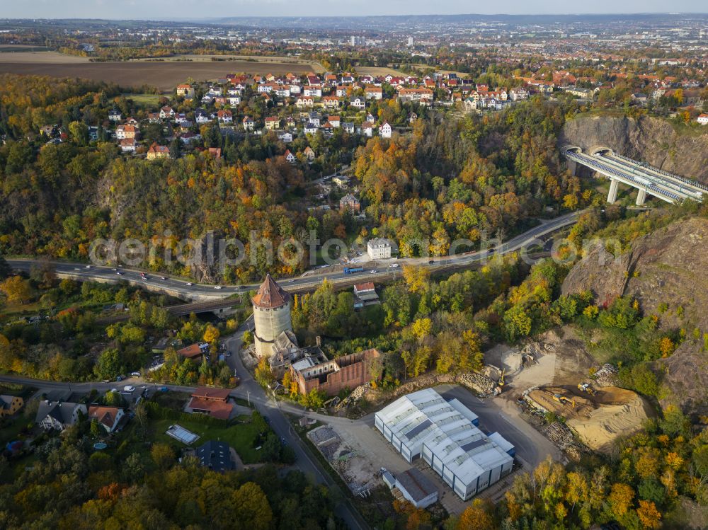 Dresden from the bird's eye view: Autumnal discolored vegetation view routing and lanes in the course of the motorway bridge structure of the BAB A 17 Weisseritztalbruecke on street Weisseritztalbruecke in the district Coschuetz in Dresden in the state Saxony, Germany