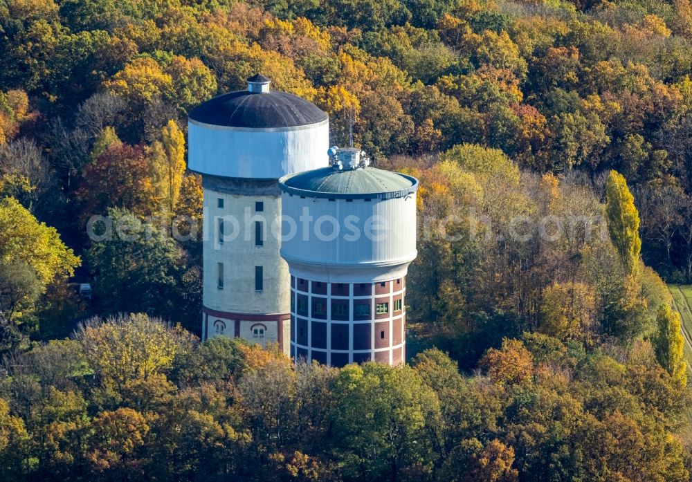 Aerial photograph Hamm - Autumnal discolored vegetation view night view of the water towers on the Hellweg in the district of Berge in Hamm at Ruhrgebiet in the state of North Rhine-Westphalia