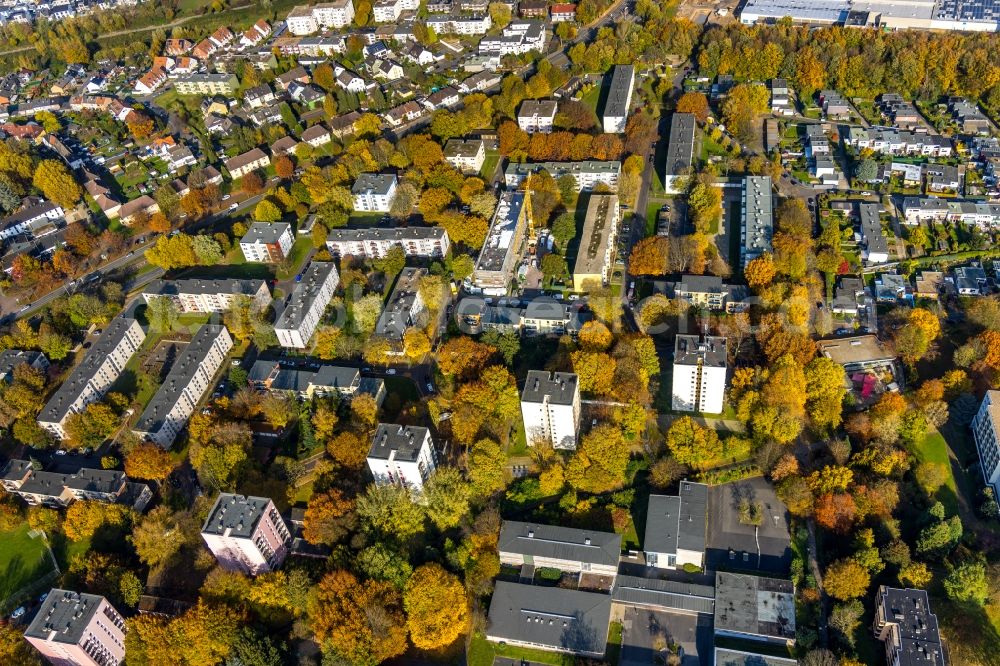 Bochum from the bird's eye view: Autumnal discolored vegetation view residential area of the multi-family house settlement on Haendelstrasse in the district Harpen in Bochum in the state North Rhine-Westphalia, Germany