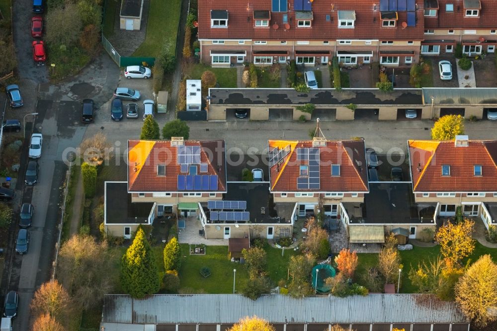 Aerial image Witten - Autumnal discolored vegetation view residential area a row house settlement in the district Herbede in Witten in the state North Rhine-Westphalia, Germany