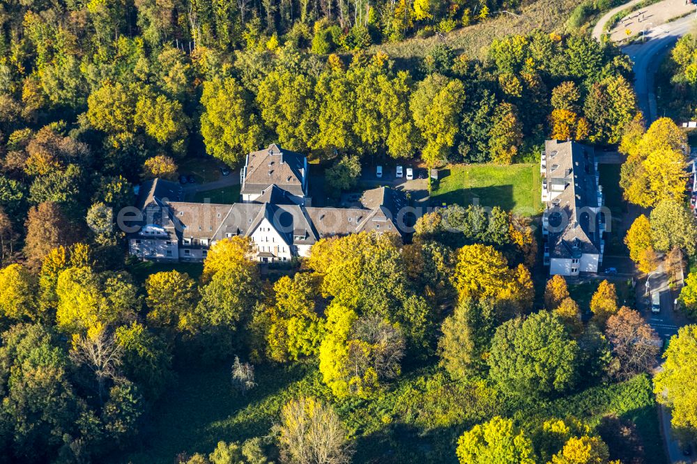 Gladbeck from the bird's eye view: Autumnal discolored vegetation view dorm residential care home - building for the physically handicapped of St.-Suitbert-Haus on street Brauckstrasse in Gladbeck at Ruhrgebiet in the state North Rhine-Westphalia, Germany