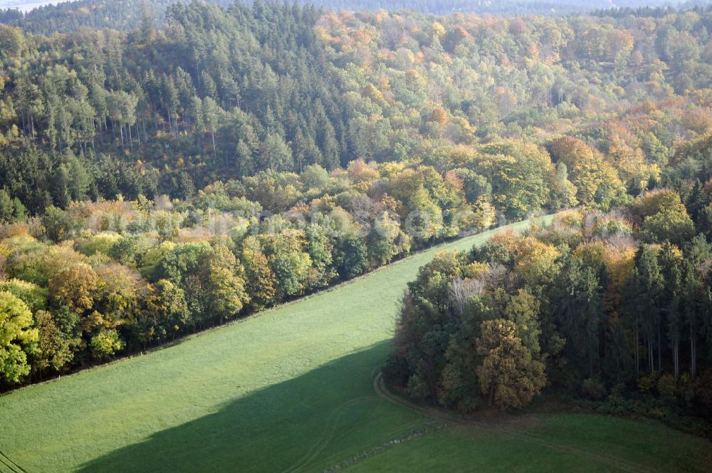 SÄTTELSTÄDT from above - Herbststimmung an Wäldern und Feldern bei Sättelstädt in Thüringen.