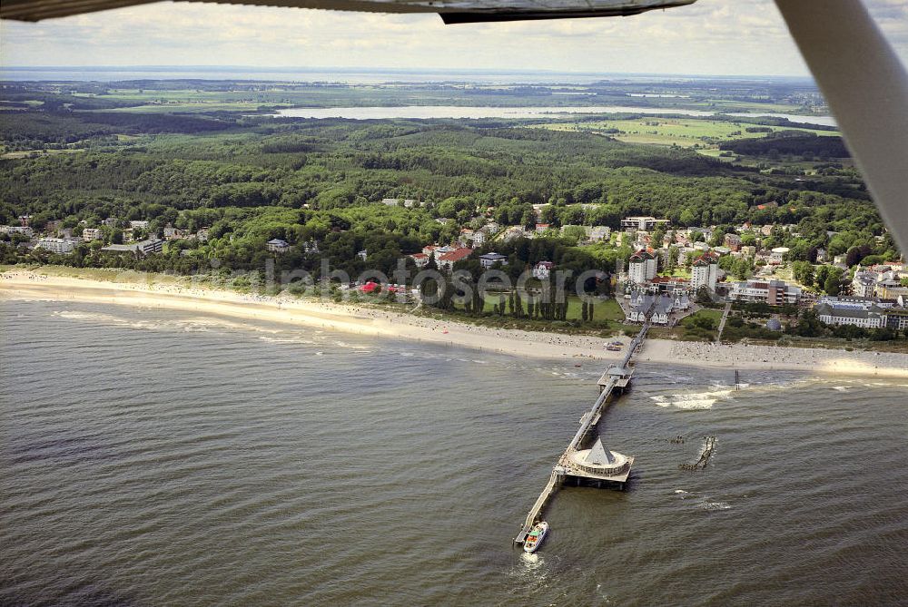 Aerial image Heringsdorf - Überflug am Heringsdorfer Strand mit der neuen Seebrücke in der Ostsee. Overflight at Heringsdorf beach with the new pier in the Baltic Sea.