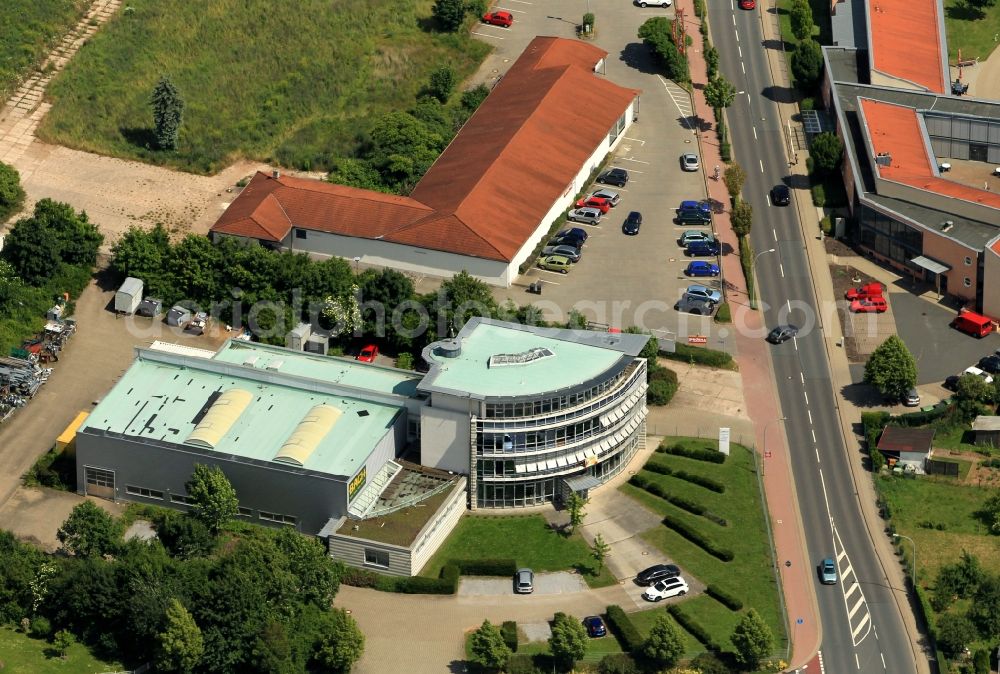 Sondershausen from the bird's eye view: The wholesale company for home automation, tiles and building materials Hermann Bach GmbH in Sondershausen in Thuringia in the Hospital Road branch office. On the grounds there is also the company IBC heating