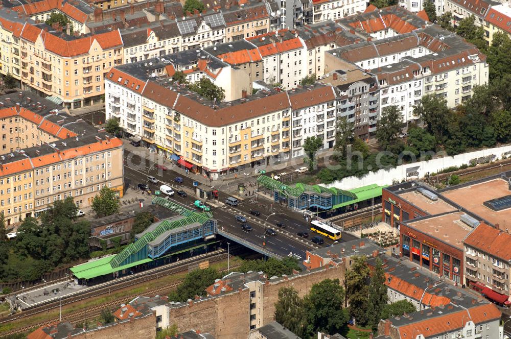 Aerial image Berlin - Blick auf die Hermannbrücke im Berliner Bezirk Neukölln, die die Hermannstraße über den S-Bahnhof Hermannstraße führt. Zwischen Bahnhof und Brücke befinden sich 2 Treppenaufgänge, die als Verbindung fungieren. Ebenfalls ist dort die Passage des Kindl Boulevard vorzufinden, das sogenannte Hermann Quartier, ein Einkaufs- und Bürozentrum in der Hermannstraße 214-216, das am 06.11.2008 eröffnet wurde. Aufgrund der Lage inmitten des Wohngebietes und der guten öffentlichen Verkehrsanbindung ist dieser Bereich gut erreichbar.