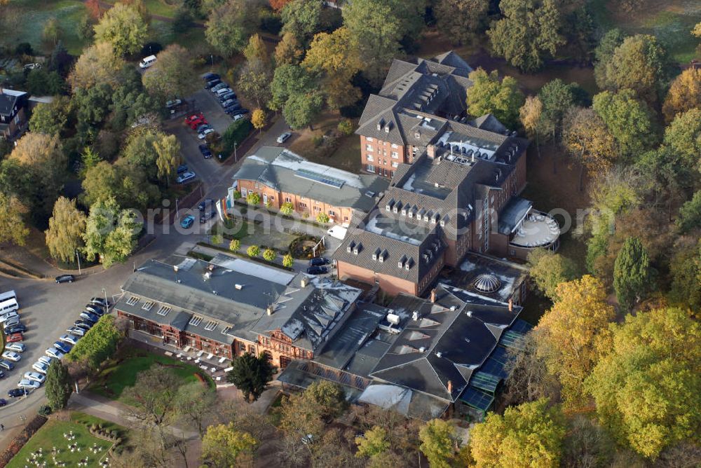 Aerial image Magdeburg - Blick auf das Herrenkrug Parkhotel an der Elbe in Magdeburg. Das Parkhotel bietet eine gelungene Symbiose von Historie und Moderne - liebevoll restaurierte Jugendstilräume, verbunden mit einem Hotelneubau, eingebettet in den 46 ha großen idyllischen Herrenkrug Park, einem der schönsten Landschaftsparks Deutschlands direkt am malerischen Ufer der Elbe. Kontakt: Herrenkrug GmbH, Herrenkrug Parkhotel an der Elbe, Herrenkrug 3, 39114 Magdeburg, Tel: 0391/85 08 0, Mail: info@herrenkrug.de,