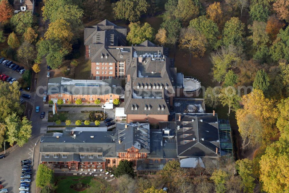 Aerial photograph Magdeburg - Blick auf das Herrenkrug Parkhotel an der Elbe in Magdeburg. Das Parkhotel bietet eine gelungene Symbiose von Historie und Moderne - liebevoll restaurierte Jugendstilräume, verbunden mit einem Hotelneubau, eingebettet in den 46 ha großen idyllischen Herrenkrug Park, einem der schönsten Landschaftsparks Deutschlands direkt am malerischen Ufer der Elbe. Kontakt: Herrenkrug GmbH, Herrenkrug Parkhotel an der Elbe, Herrenkrug 3, 39114 Magdeburg, Tel: 0391/85 08 0, Mail: info@herrenkrug.de,