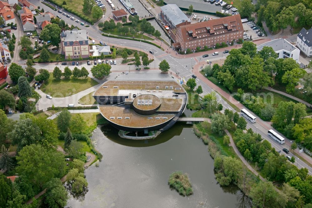 Aerial image Waren (Müritz) - View of the Herrensee and the Mueritzeum in the center of Waren (Mueritz) in the state of Mecklenburg-West Pomerania