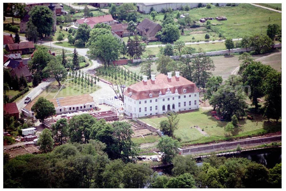 Aerial photograph Meseberg / BRB - Schloss Meseberg (Oberhavel) im Landkreis Oberhavel (errichtet 1738). Das gerade restaurierte Gebäude wird zukünftig als offizielles Gästehaus der Bundesregierung dienen. Die Kosten für die Instandsetzung übernahm die Messerschmitt Stiftung. E-Mail: info@schloss-meseberg.de <info@schloss-meseberg.de>