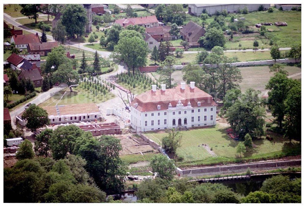 Meseberg / BRB from above - Schloss Meseberg (Oberhavel) im Landkreis Oberhavel (errichtet 1738). Das gerade restaurierte Gebäude wird zukünftig als offizielles Gästehaus der Bundesregierung dienen. Die Kosten für die Instandsetzung übernahm die Messerschmitt Stiftung. E-Mail: info@schloss-meseberg.de <info@schloss-meseberg.de>