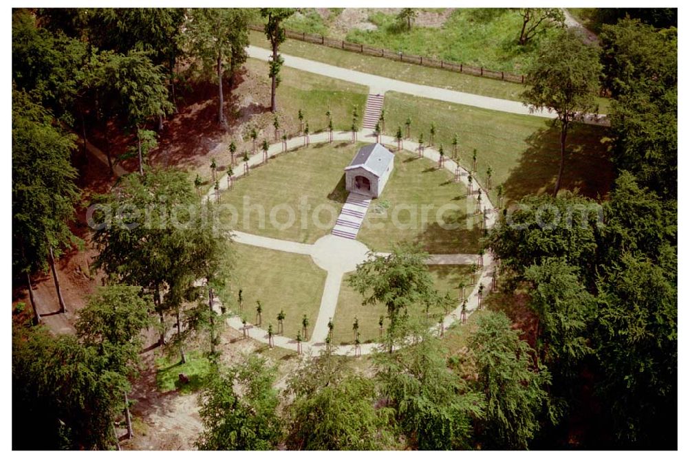 Meseberg / BRB from the bird's eye view: Park am Schloß Meseburg, dem neuen Gästehaus der Bundesregierung in Brandenburg.