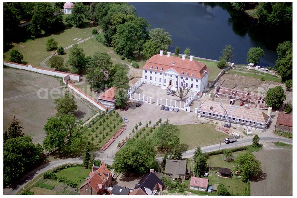 Aerial photograph Meseberg / BRB - Schloss Meseberg (Oberhavel) im Landkreis Oberhavel (errichtet 1738). Das gerade restaurierte Gebäude wird zukünftig als offizielles Gästehaus der Bundesregierung dienen. Die Kosten für die Instandsetzung übernahm die Messerschmitt Stiftung. info@schloss-meseberg.de <info@schloss-meseberg.de>