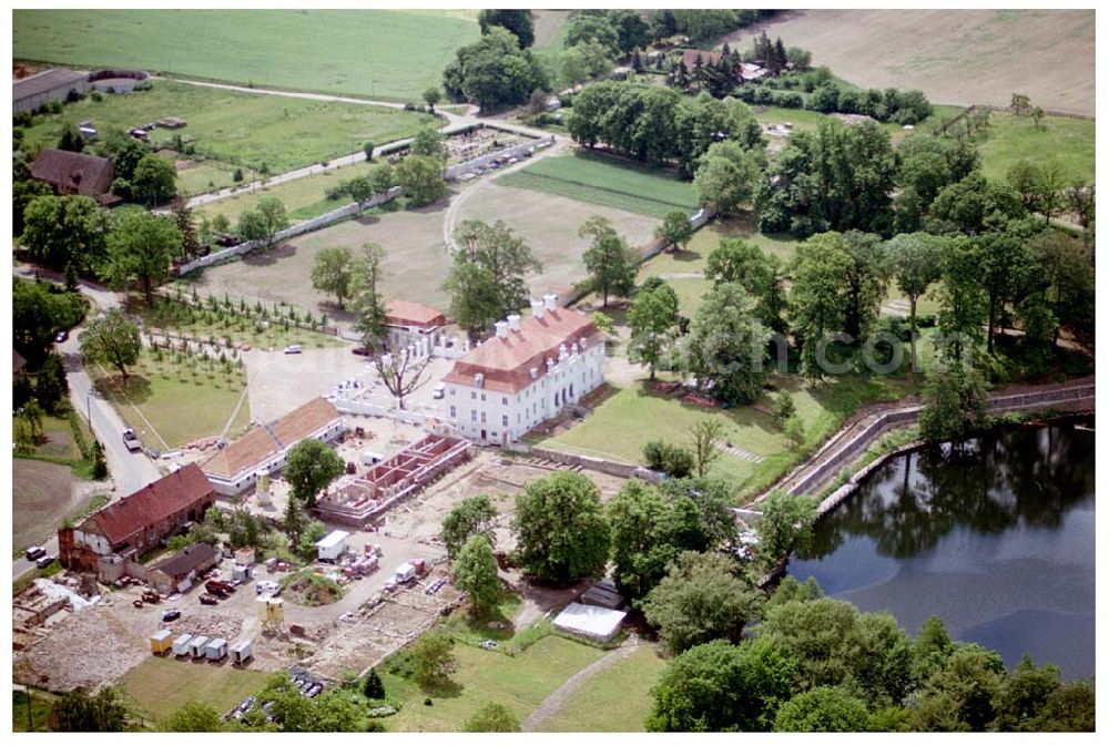 Aerial image Meseberg / BRB - Schloss Meseberg (Oberhavel) im Landkreis Oberhavel (errichtet 1738). Das gerade restaurierte Gebäude wird zukünftig als offizielles Gästehaus der Bundesregierung dienen. Die Kosten für die Instandsetzung übernahm die Messerschmitt Stiftung.