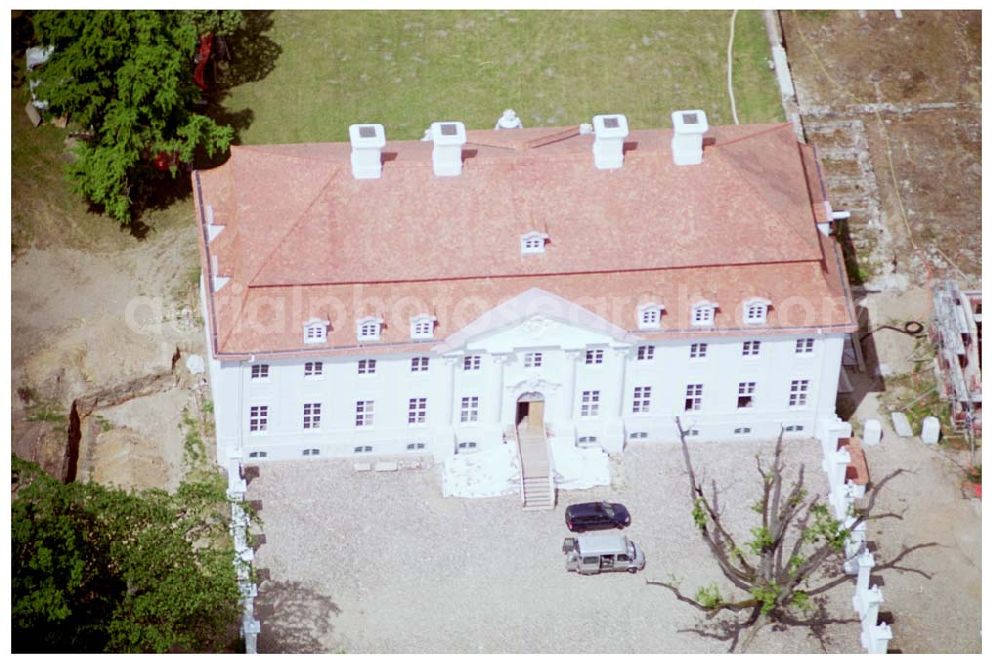 Aerial image Meseberg / BRB - 03.06.2004 Schloss Meseberg (Oberhavel) im Landkreis Oberhavel (errichtet 1738). Das gerade restaurierte Gebäude wird zukünftig als offizielles Gästehaus der Bundesregierung dienen. Die Kosten für die Instandsetzung übernahm die Messerschmitt Stiftung. info@schloss-meseberg.de <info@schloss-meseberg.de>