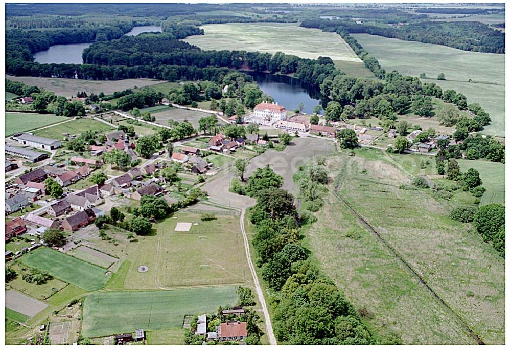 Aerial photograph Meseberg / BRB - Schloss Meseberg (Oberhavel) im Landkreis Oberhavel (errichtet 1738). Das gerade restaurierte Gebäude wird zukünftig als offizielles Gästehaus der Bundesregierung dienen. Die Kosten für die Instandsetzung übernahm die Messerschmitt Stiftung. info@schloss-meseberg.de <info@schloss-meseberg.de>