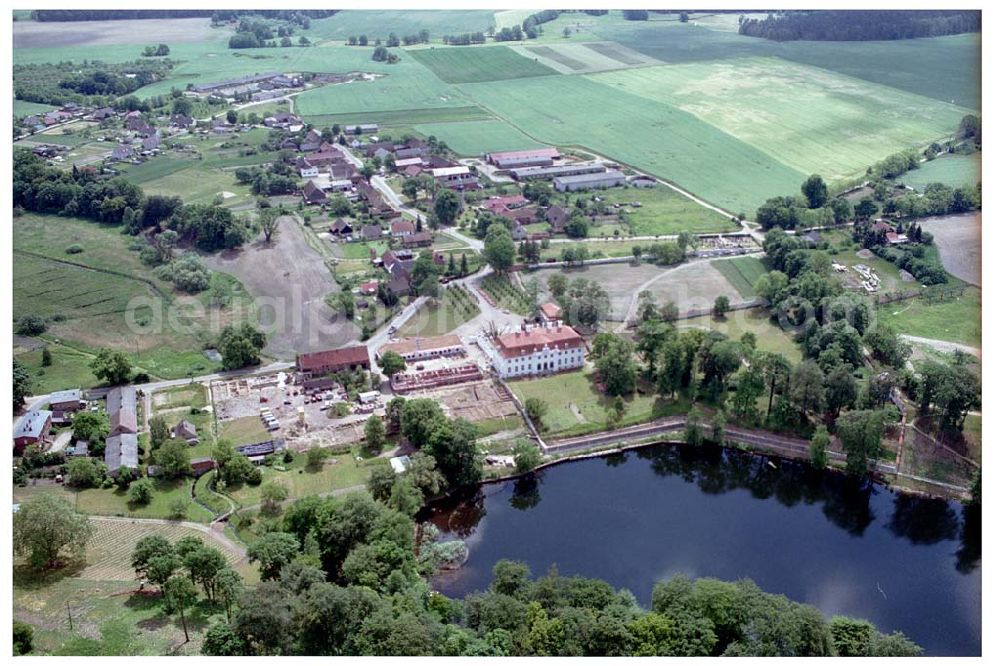 Meseberg / BRB from the bird's eye view: Schloss Meseberg (Oberhavel) im Landkreis Oberhavel (errichtet 1738). Das gerade restaurierte Gebäude wird zukünftig als offizielles Gästehaus der Bundesregierung dienen. Die Kosten für die Instandsetzung übernahm die Messerschmitt Stiftung.