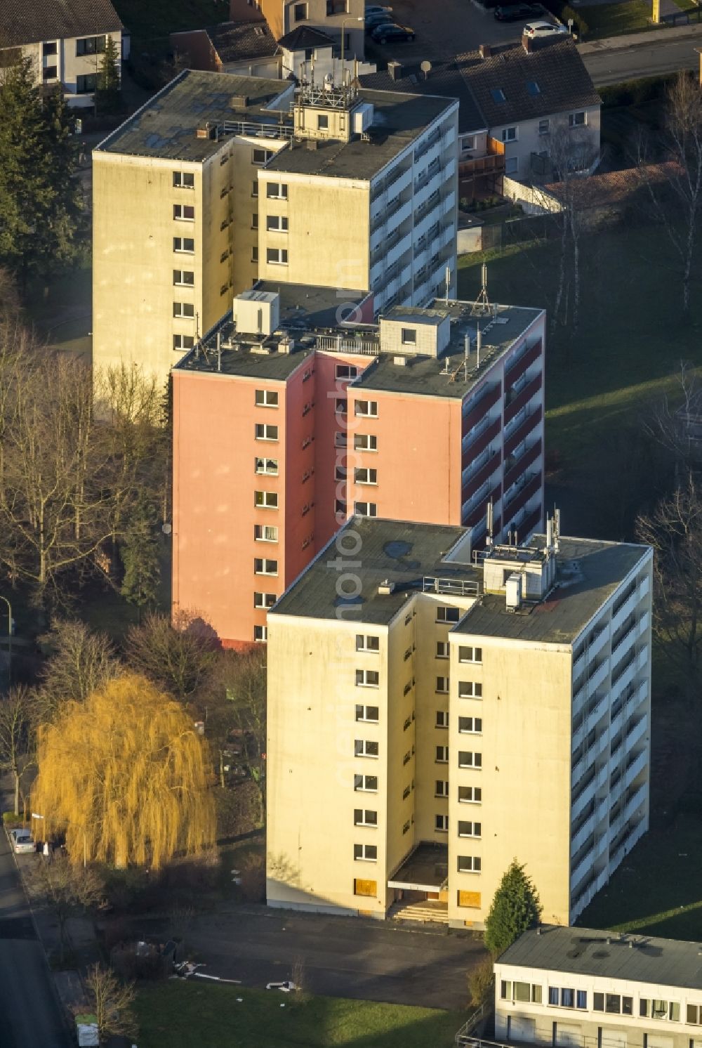 Aerial image Hamm - Residential high-rise buildings on the street Waldburger in Hamm in North Rhine-Westphalia