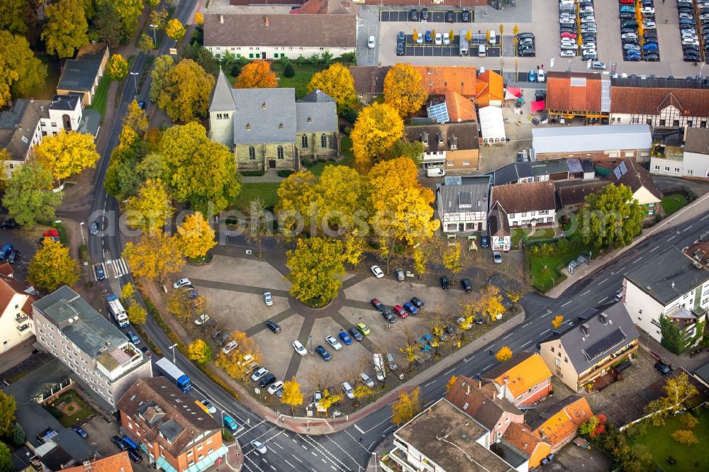 Aerial photograph Hamm - Herringen Market and church of Saint Viktor in the autumnal Herringen part of Hamm in the state of North Rhine-Westphalia