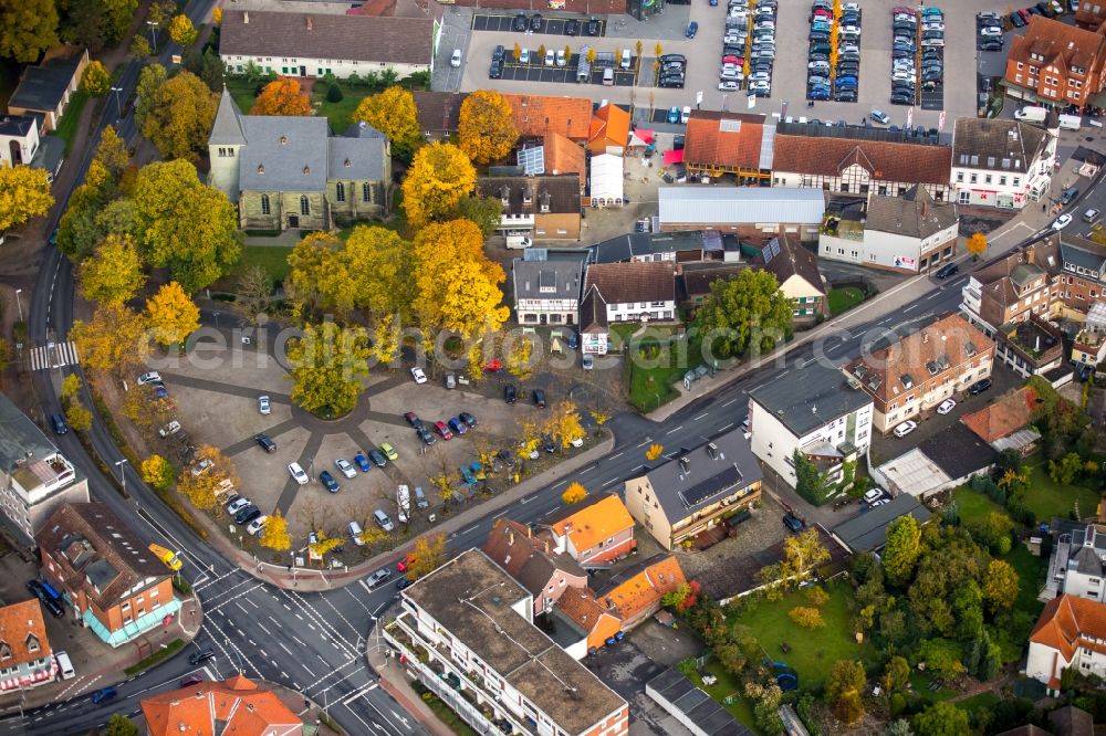 Hamm from the bird's eye view: Herringen Market and church of Saint Viktor in the autumnal Herringen part of Hamm in the state of North Rhine-Westphalia