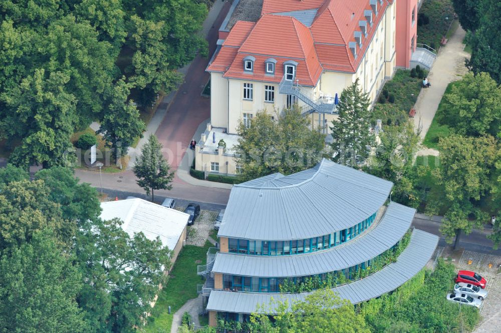 Aerial image Bernau - Blick auf den Neubau am Evangelisch-Freikirchlichen Krankenhaus und Herzzentrum in Bernau. Die moderne Herzklinik entstand 1998 aus dem Zusammenschluss verschiedener Krankenhäuser aus Bernau und Buch. Träger ist die Immanuel Diakonie Group. View to the Evangelisch-Freikirchliche Krankenhaus und Herzzentrum in Bernau. The modern cardiology clinic was built in 1998 as an combination from different hospital from Bernau and Buch. Provider is the Immanuel Diakonie Group.