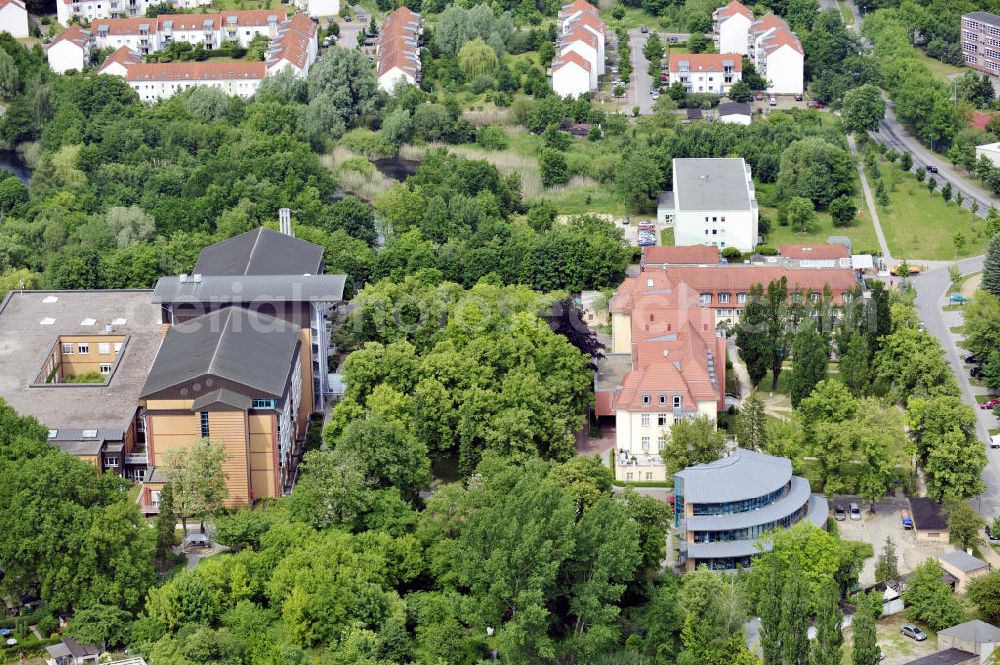 Aerial photograph Bernau - Blick auf das Evangelisch-Freikirchliche Krankenhaus und Herzzentrum in Bernau bei Berlin. Die moderne Herzklinik entstand 1998 aus dem Zusammenschluss verschiedener Krankenhäuser aus Bernau und Buch. Träger ist die Immanuel Diakonie Group. View to the Evangelisch-Freikirchliche Krankenhaus und Herzzentrum in Bernau near Berlin. The modern cardiology clinic was built in 1998 as an combination from different hospital from Bernau and Buch. Provider is the Immanuel Diakonie Group.