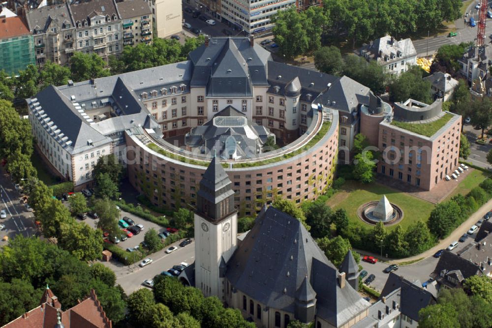 Wiesbaden from above - Blick auf das ehem. Landeshaus Wiesbaden und heutiger Sitz des Hessisches Ministerium für Wirtschaft, Verkehr und Landesentwicklung. Das Landeshaus in Wiesbaden ist ein 1903 bis 1907 von Friedrich Werz und Paul Huber errichtetes neobarockes Bauwerk. Im Landeshaus saßen seit Sommer 1934 die Schreibtischtäter der Euthanasie, das Amt für Erb- und Rassenpflege. Seit 1949 ist hier das Hessische Ministerium für Wirtschaft, Verkehr und Landesentwicklung beherbergt. Kontakt: Kaiser-Friedrich-Ring 75, 65185 Wiesbaden, Tel.: 0611-815-0, Fax: 0611-815-2225, poststelle@hmwvl.hessen.de