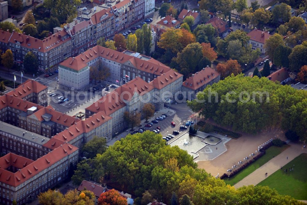 Aerial photograph Stettin - View onto the present townhall of Stettinwith the park Jesna Blonia. Formerly the townhall was as land house office of the province Pomerania. Behind the townhall the Jesna Blonia (Pale Meadow) is located