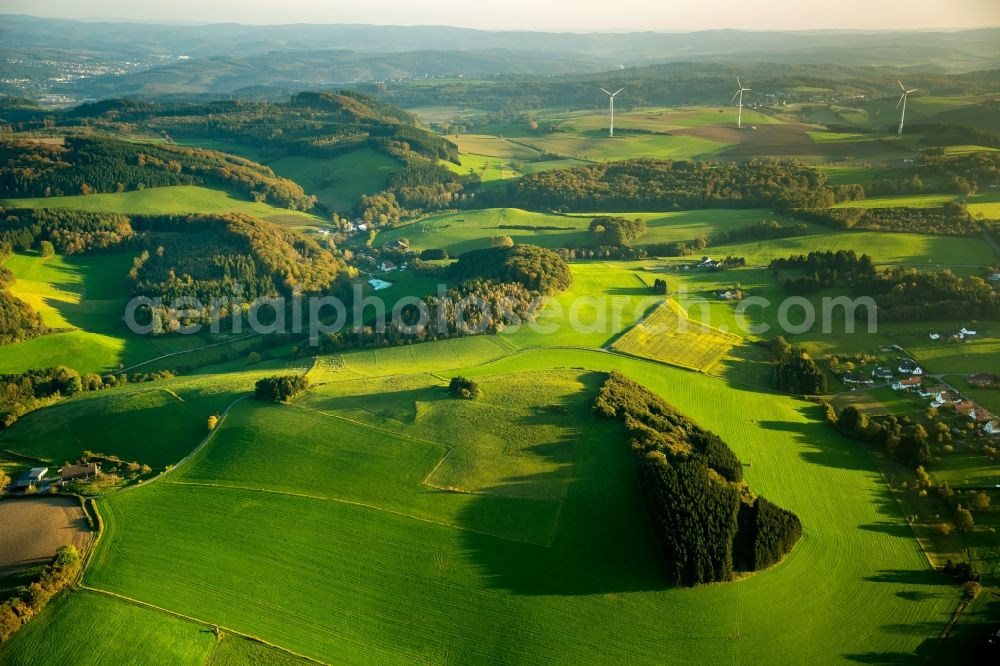 Oelinghauserheide from above - Hills, landscape, fields and meadows near Oelinghauserheide in the state of North Rhine-Westphalia. Trees and forest are interspersed in the hills and fields of the landscape