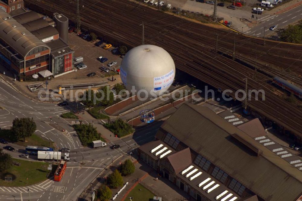 Hamburg from the bird's eye view: Blick auf den HighFlyer Hamburg. Er ist die höchste (185 m), größte (fast 1.600 qm) und weithin sichtbarste (5km) Werbefläche Hamburgs. Deichtorstraße 1 - 2, 20095 Hamburg Täglich 10 bis 22 Uhr, letzter Aufstieg ca. 21.40 Uhr. auf Anfrage bis 24 Uhr. Fahrzeiten sind wetterabhängig, daher keine Vorreservierung möglich! Aktuelle Fluginformationen: