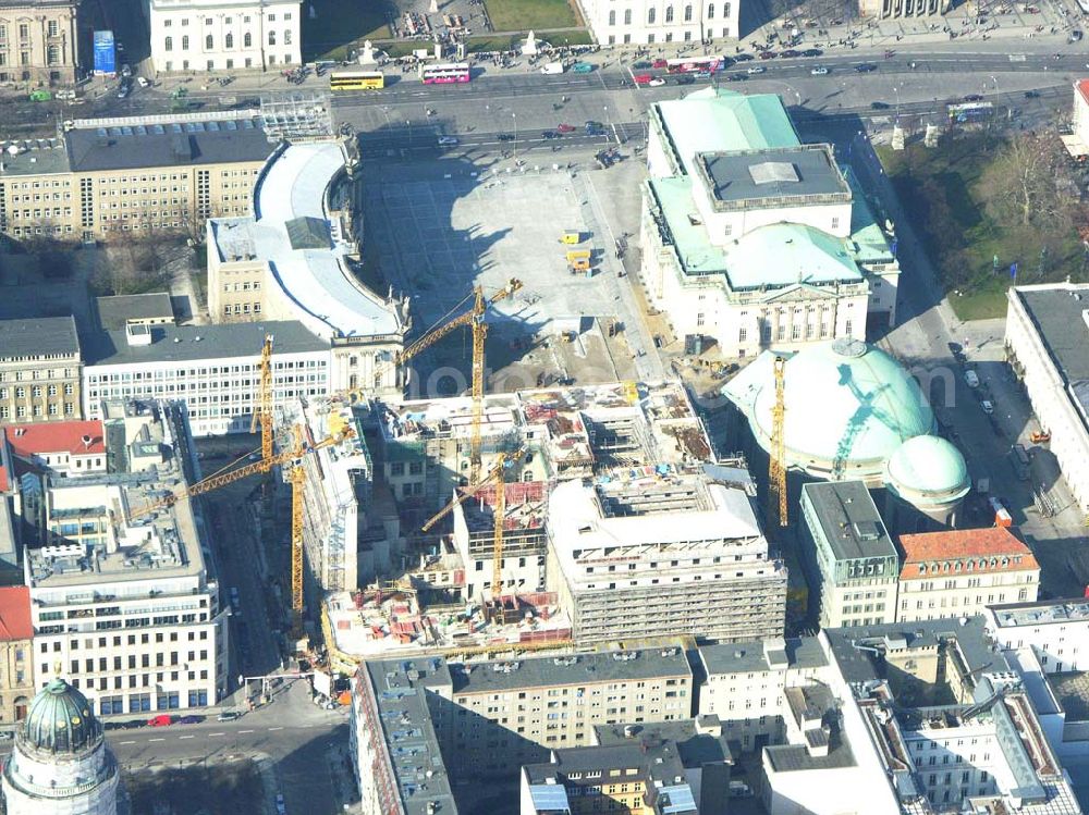 Berlin Mitte from the bird's eye view: Neubau des Hilton Hotels zwischen der Jägerstraße und des Bebelplatzes in Berlin Mitte durch die Hoch-Tief-AG