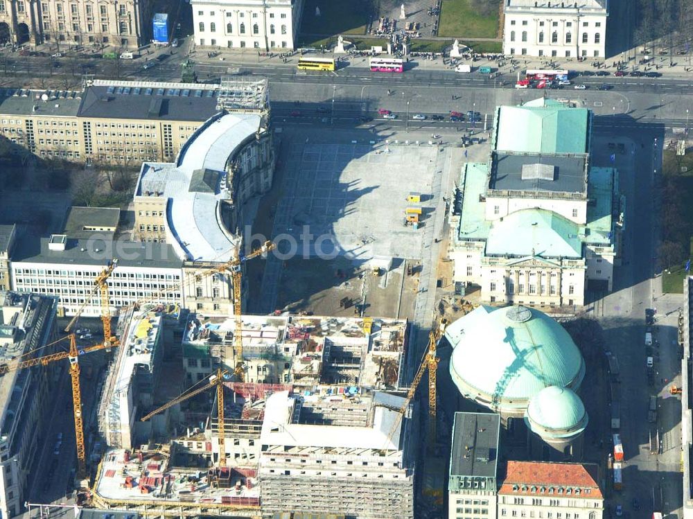 Aerial image Berlin Mitte - Neubau des Hilton Hotels zwischen der Jägerstraße und des Bebelplatzes in Berlin Mitte durch die Hoch-Tief-AG