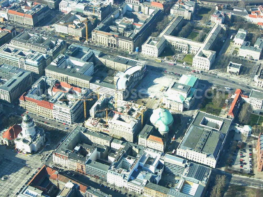 Aerial photograph Berlin Mitte - Neubau des Hilton Hotels zwischen der Jägerstraße und des Bebelplatzes in Berlin Mitte durch die Hoch-Tief-AG