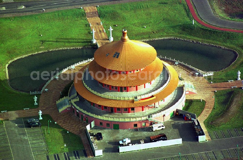 Aerial photograph Hohen Neuendorf / Brandenburg - Himmelspagode (größtes europäisches Chinarestaurant) an der Oranienburger Straße 3 in 16540 Hohen Neuendorf. (Tel.: 03303-21270)