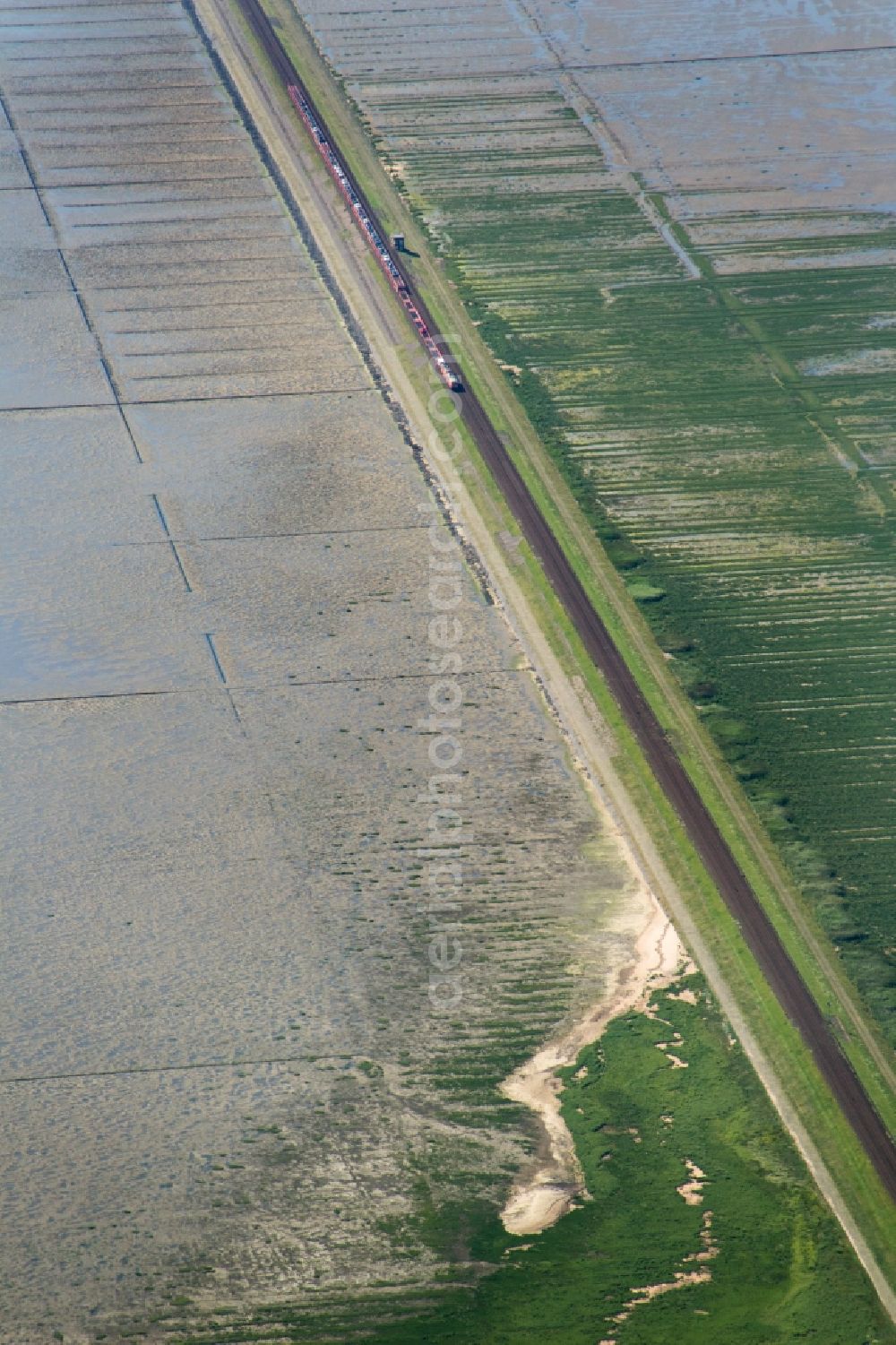 Sylt from the bird's eye view: Hindenburgdamm to the Island of Sylt in the state schleswig-Holstein