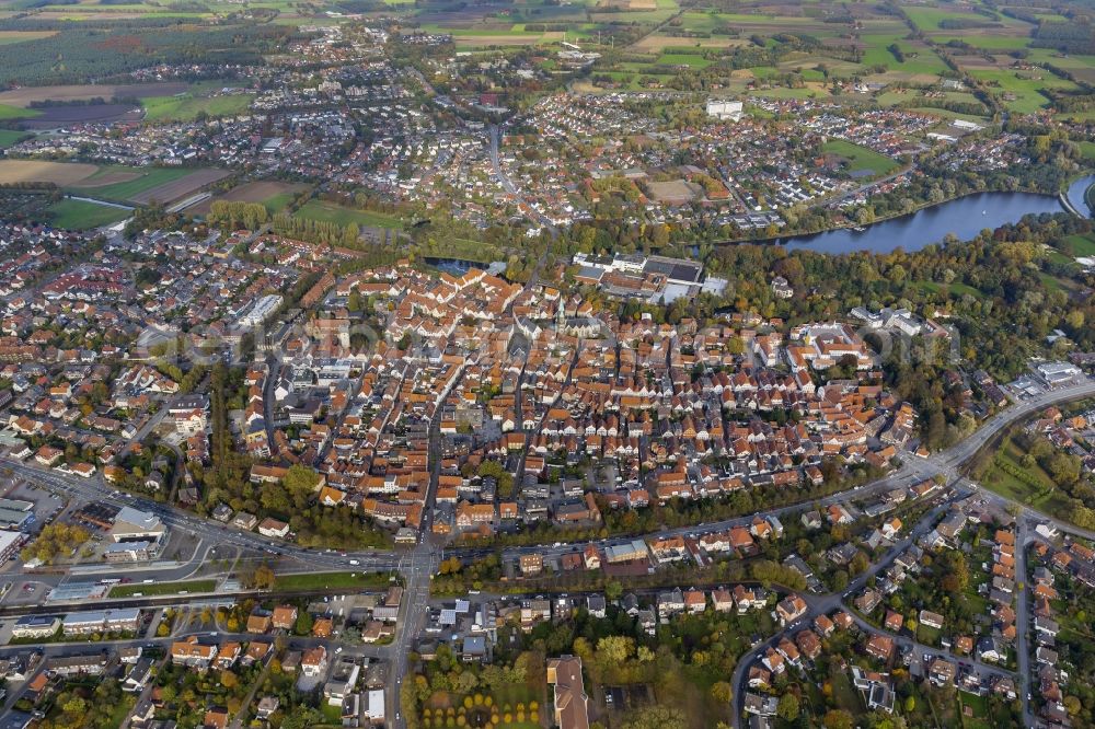 Warendorf from the bird's eye view: Historic Old Town Market Square and St. Lawrence Church in Warendorf in North Rhine-Westphalia