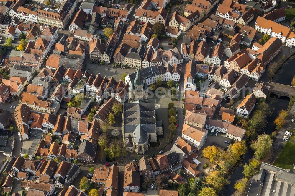 Warendorf from the bird's eye view: Historic Old Town Market Square and St. Lawrence Church in Warendorf in North Rhine-Westphalia