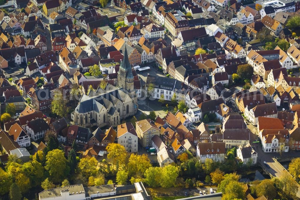 Warendorf from the bird's eye view: Historic Old Town Market Square and St. Lawrence Church in Warendorf in North Rhine-Westphalia