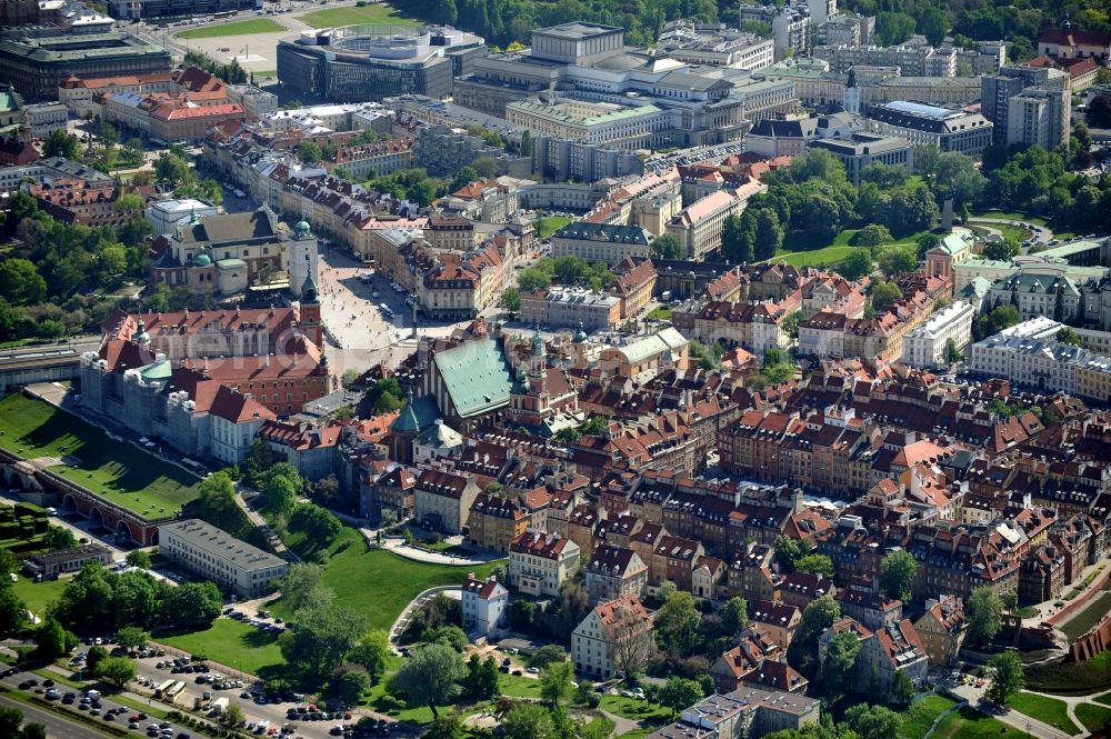 Warschau from the bird's eye view: Warsaw's Old Town in the Masovian Voivodeship is situated on the Vistula River and is a UNESCO World Heritage Site