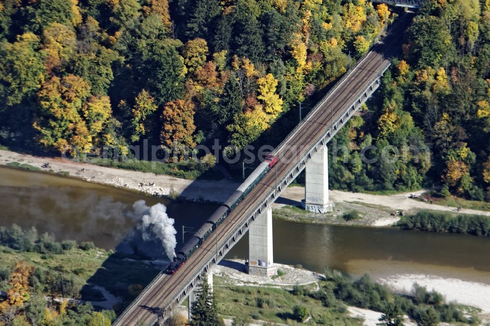 Aerial photograph Pullach im Isartal - Ancient electric train and steam train on the Grosshesseloher Bruecke in Pullach im Isartal in the state Bavaria