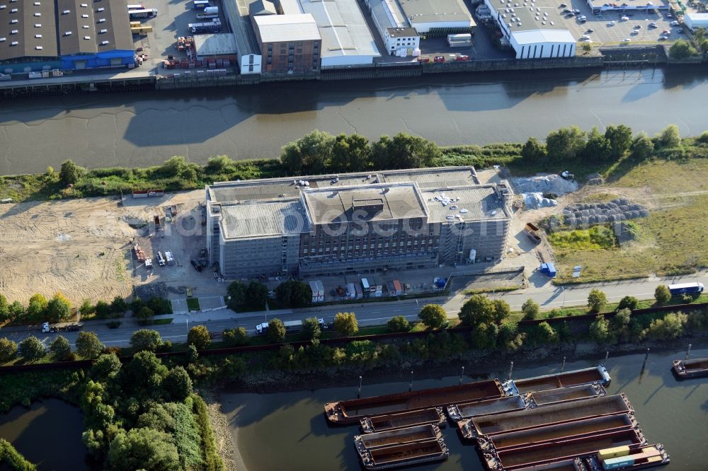 Aerial photograph Hamburg - Reconstruction of historic buildings of the the listed chemical factory on the former GEG-Area on the Peutestraße in Hamburg-Mitte / Veddel. A project of the Hamburg Port Authority HPA