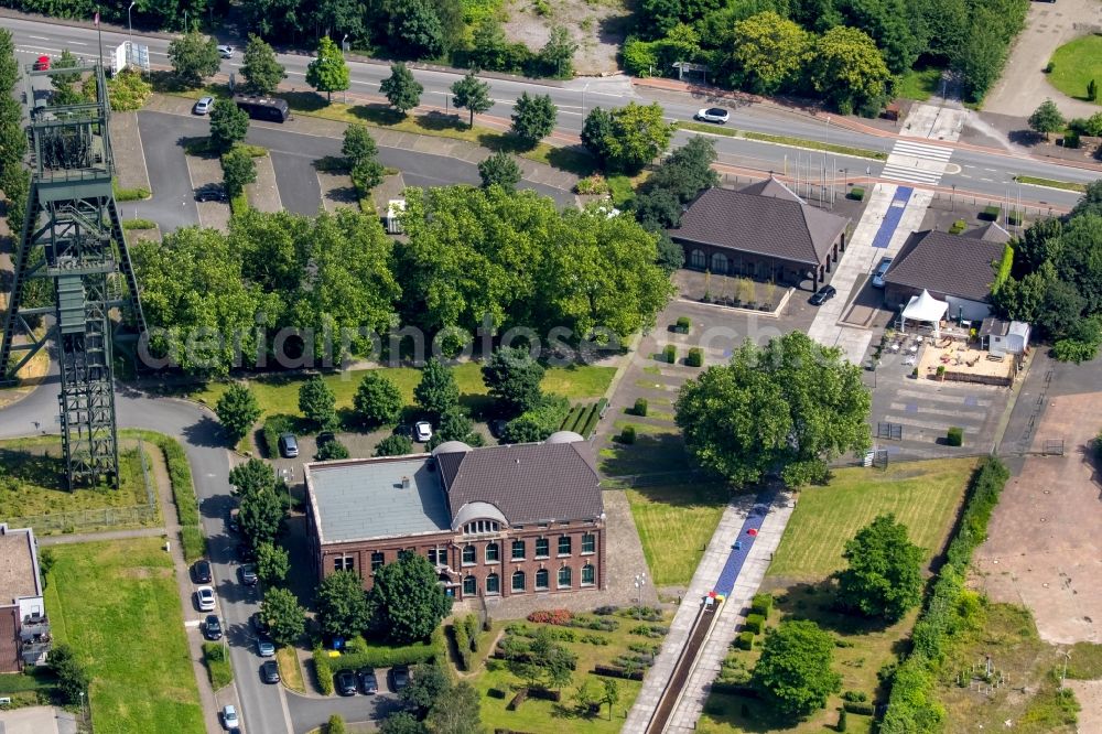 Aerial photograph Oberhausen - Historic buildings Steigerhaus and Torhaus at the edge of OLGA Park in the borough of Osterfeld in Oberhausen in the state of North Rhine-Westphalia. CONTACT GmbH is located in Steigerhaus and a restaurant in Torhaus