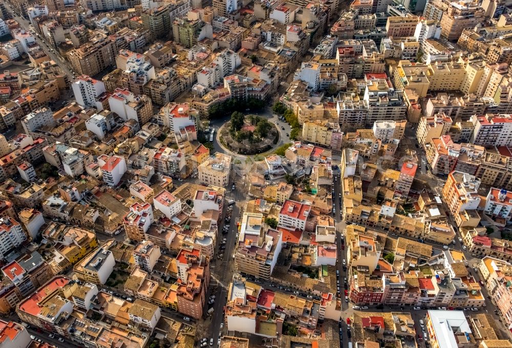 Aerial photograph Palma - Tourist attraction and historical sight Plaza GarcA?a Orell Las Columnas between Carrer Joan Bauza and Carrer Nuredduna in Palma in Balearic Island Mallorca, Spain